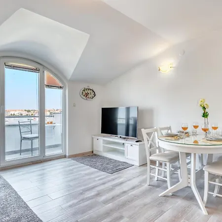 Penthouse Zola With Private Parking