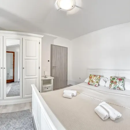 Apartment Penthouse Zola With Private Parking Medulin