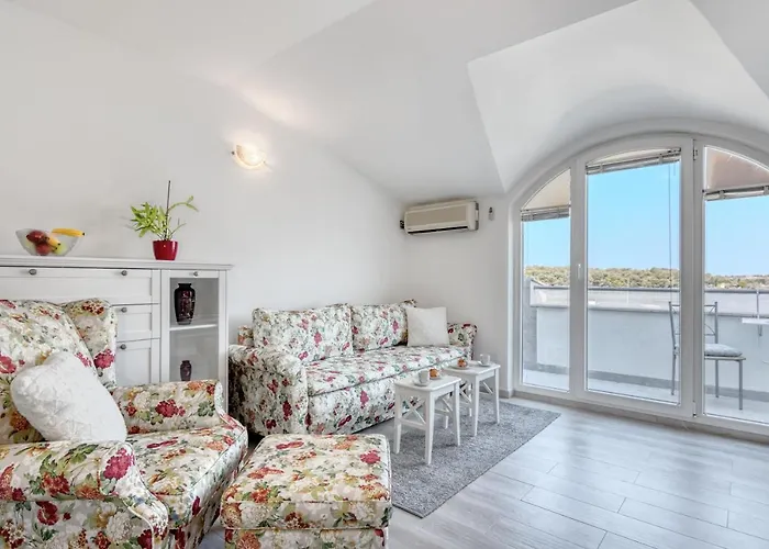Penthouse Zola With Private Parking * Medulin