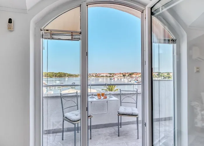 Apartman Penthouse Zola With Private Parking